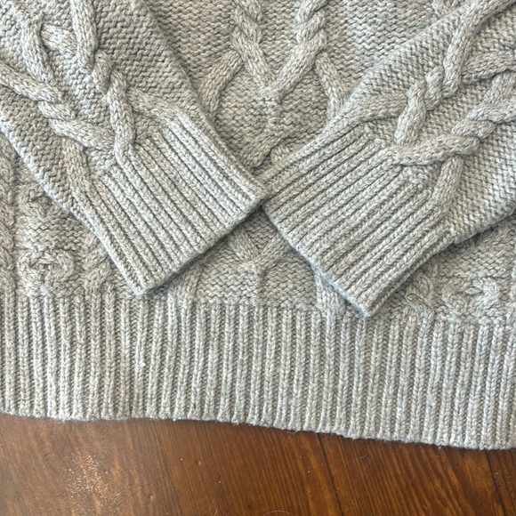 GAP Gray Crewneck Cable Knit Sweater - Picture 4 of 6